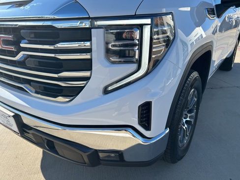 Used 2025 GMC Sierra 1500 SLT image 4