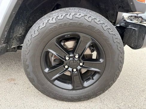 Used 2021 Jeep Wrangler Unlimited Sahara AWD/4WD image 5