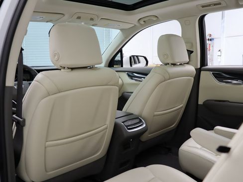 Used 2022 Cadillac XT6 Premium Luxury image 15