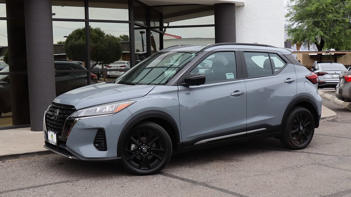 Used 2023 Nissan Kicks SR FWD image 3