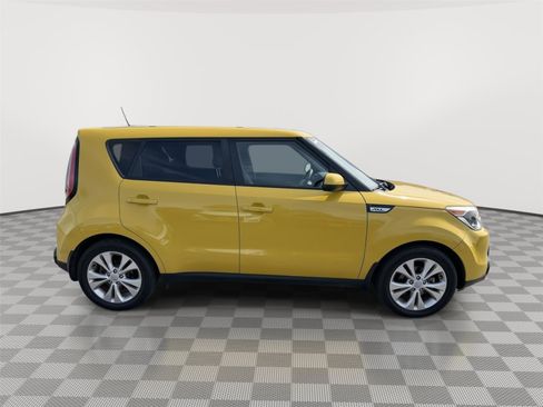 Used 2016 Kia Soul + FWD image 4