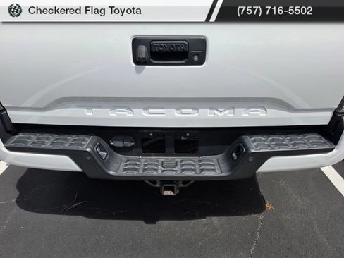 Used 2020 Toyota Tacoma TRD Off-Road w/ TRD Premium Off Road Package AWD/4WD image 8