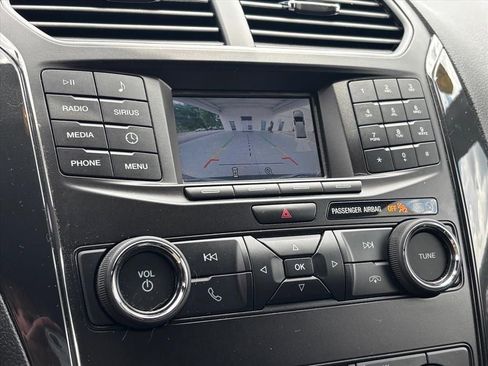 Used 2019 Ford Explorer XLT FWD image 6