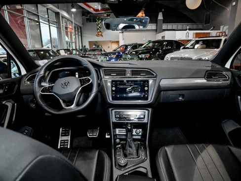 Used 2024 Volkswagen Tiguan SE R-Line image 27