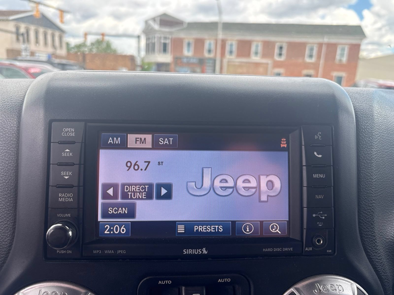 Used 2015 Jeep Wrangler Rubicon w/ Power Convenience Group AWD/4WD image 17