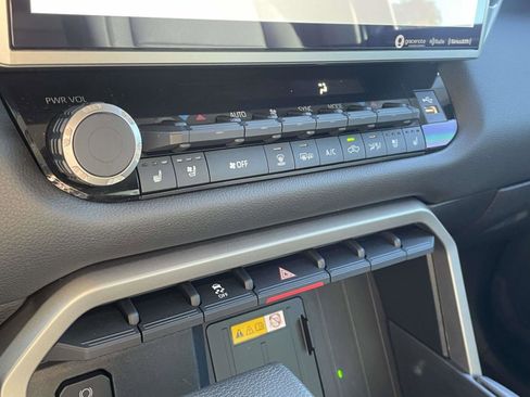 Used 2024 Toyota Tundra Limited image 3