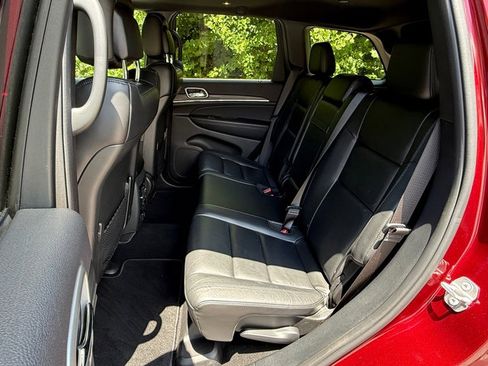 Used 2019 Jeep Grand Cherokee Limited AWD/4WD image 15