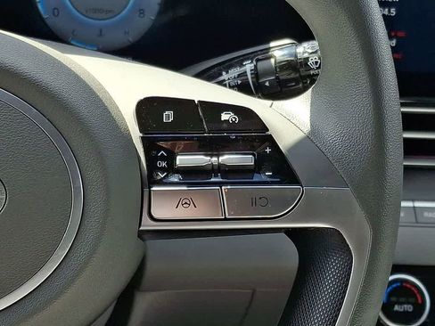Used 2024 Hyundai Elantra SEL FWD image 20