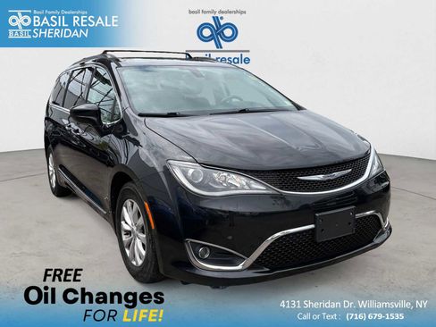 Used 2017 Chrysler Pacifica Touring-L FWD image 1