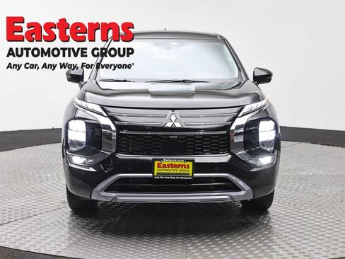 Used 2025 Mitsubishi Outlander SE AWD/4WD image 2