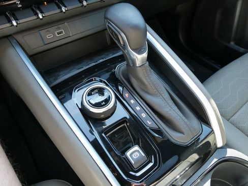 Certified 2025 Chevrolet Colorado ZR2 w/ Technology Package AWD/4WD image 31