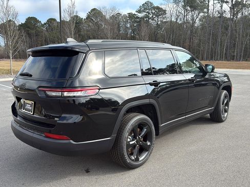 New 2025 Jeep Grand Cherokee L Altitude image 9