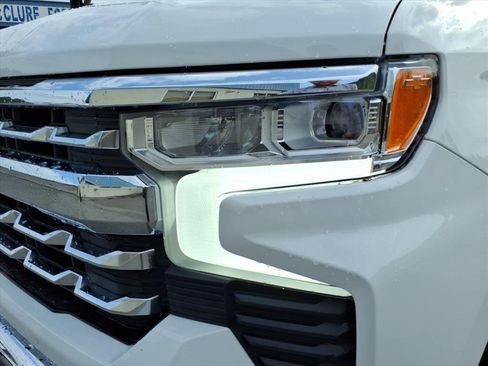 Used 2025 Chevrolet Silverado 1500 LTZ AWD/4WD image 2