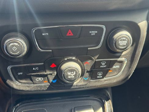 Used 2019 Jeep Compass Limited FWD image 10
