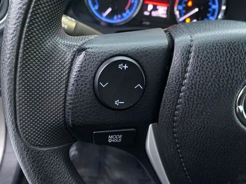 Used 2019 Toyota Corolla LE image 18