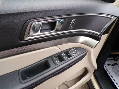Used 2018 Ford Explorer XLT w/ Equipment Group 202A FWD image 26