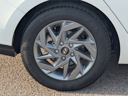 Used 2024 Hyundai Elantra SEL image 10