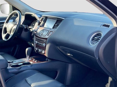 Used 2020 Nissan Pathfinder Platinum image 31