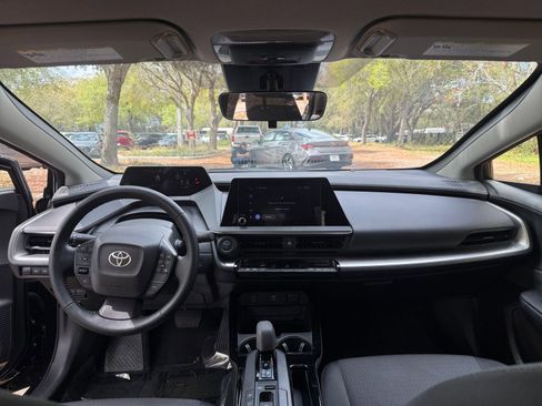 Used 2025 Toyota Prius LE image 28