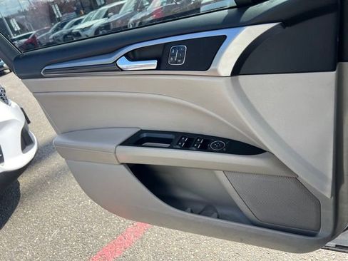 Used 2017 Ford Fusion SE image 17