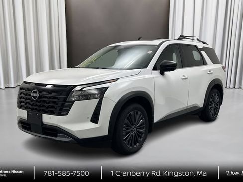 New 2026 Nissan Pathfinder SL w/ SL Premium Package AWD/4WD image 1