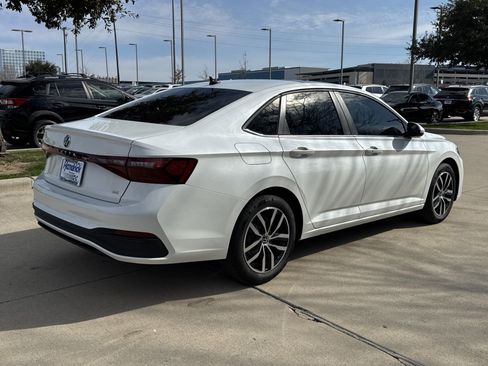Used 2026 Volkswagen Jetta SE FWD image 4