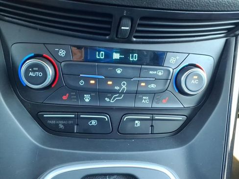 Used 2017 Ford C-MAX Energi Titanium image 28