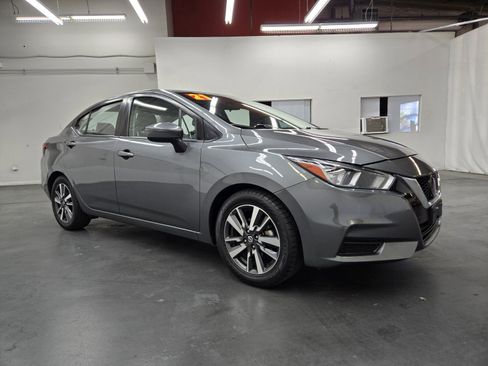 Used 2021 Nissan Versa SV FWD image 4