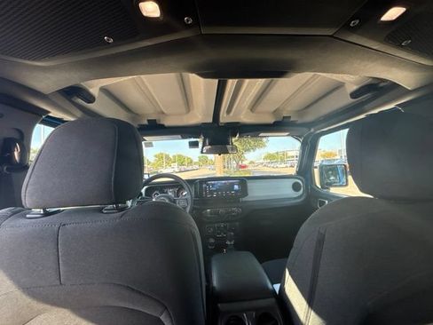 Used 2025 Jeep Wrangler Unlimited Sport AWD/4WD image 13
