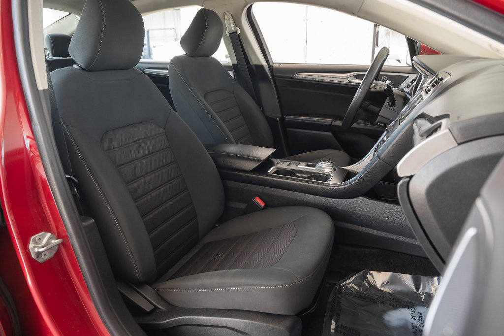 Used 2020 Ford Fusion SE FWD image 42