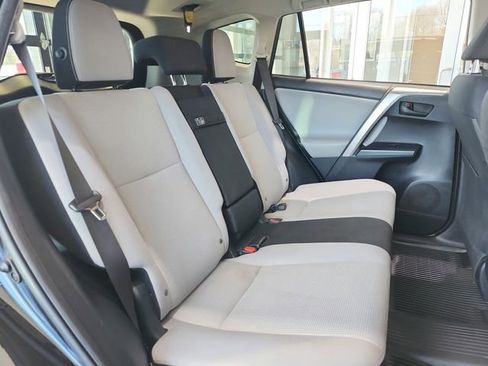 Used 2018 Toyota RAV4 LE AWD/4WD image 23