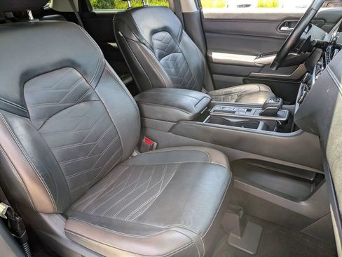 Used 2023 Nissan Pathfinder Platinum w/ Lighting Package (N93) FWD image 33