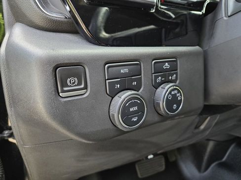 Used 2022 Chevrolet Silverado 1500 LT AWD/4WD image 16