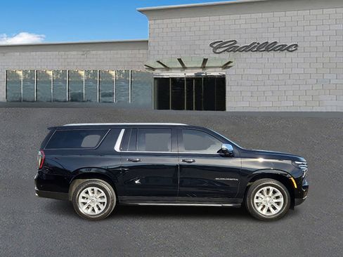 Used 2025 Chevrolet Suburban Premier image 7