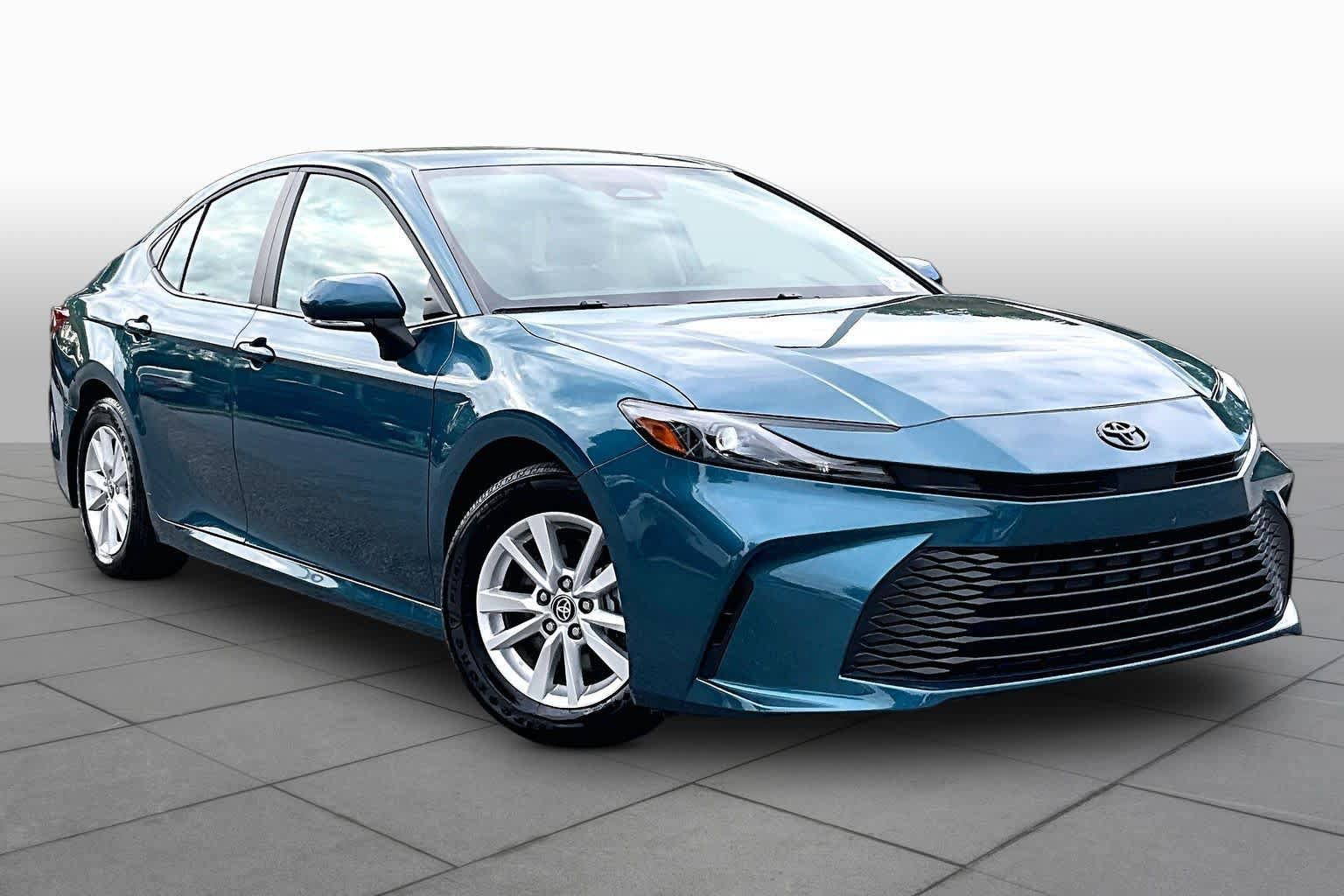 Used 2025 Toyota Camry LE FWD image 2