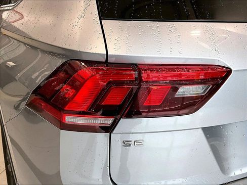 Used 2023 Volkswagen Tiguan SE w/ Panoramic Sunroof Package image 25