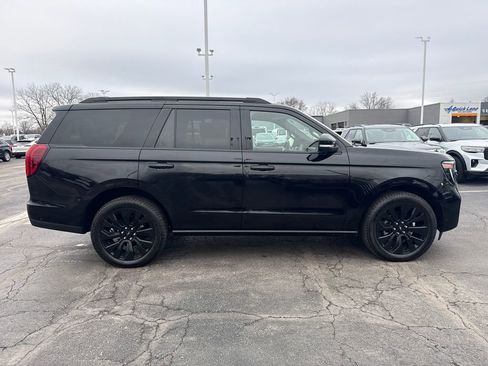 Used 2025 Ford Expedition Platinum w/ Stealth Appearance Package image 6