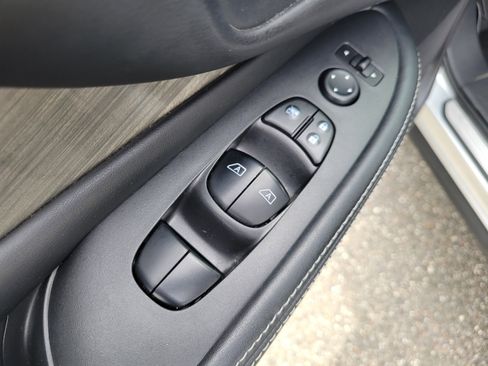 Certified 2017 Nissan Murano SV image 10