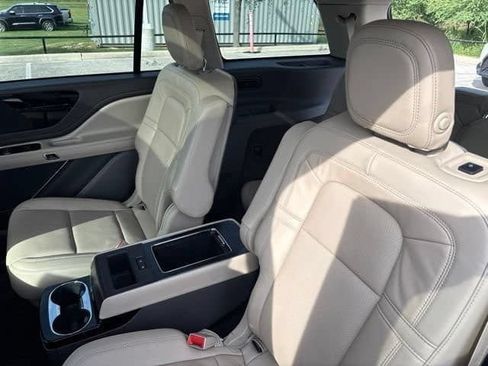 Used 2020 Lincoln Aviator Reserve w/ Equipment Group 201A RWD image 16