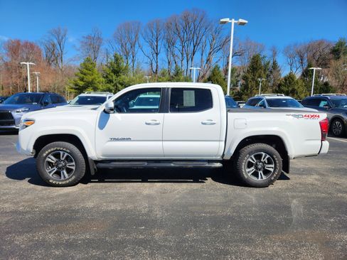 Used 2019 Toyota Tacoma TRD Sport image 5