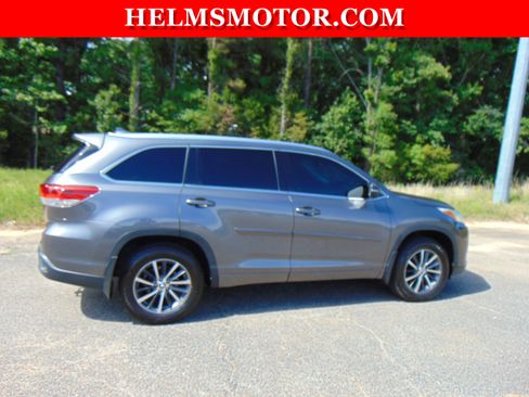 Used 2018 Toyota Highlander XLE AWD/4WD image 12