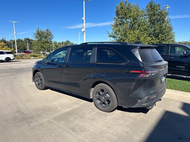 Used 2026 Toyota Sienna XLE Woodland Edition AWD/4WD image 6