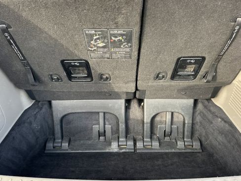 Used 2021 Kia Sedona EX image 16