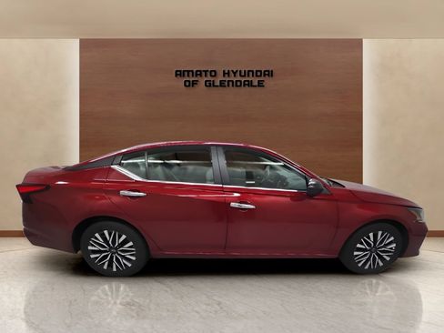 Used 2025 Nissan Altima 2.5 SV FWD image 7