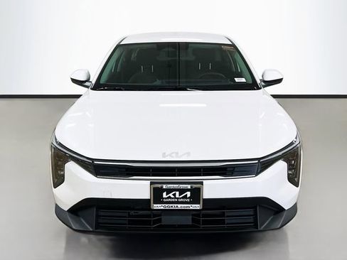 New 2025 Kia K4 LXS image 2