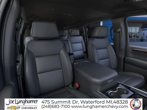New 2026 Chevrolet Suburban LT AWD/4WD image 18