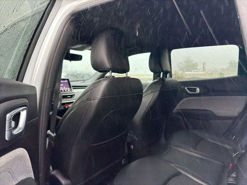 Used 2024 Jeep Compass Latitude AWD/4WD image 11