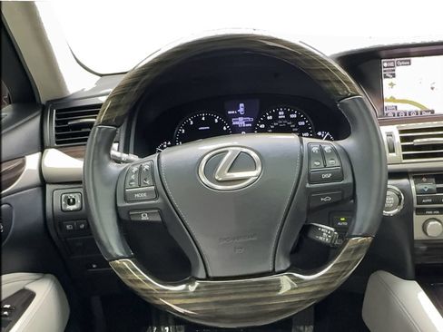Used 2015 Lexus LS 460 w/ Ultra Luxury Package RWD image 39