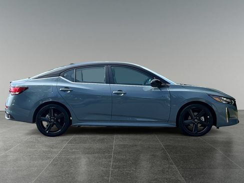 Used 2025 Nissan Sentra SR w/ SR Premium Package FWD image 10