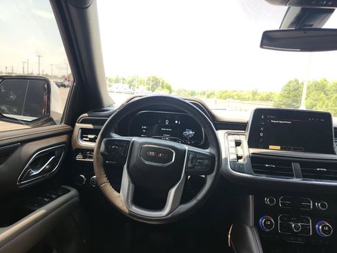 Certified 2022 GMC Yukon SLT w/ SLT Premium Package AWD/4WD image 15